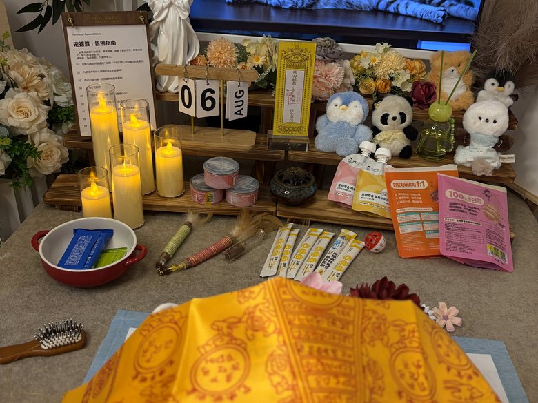宠物骨灰罐与纪念品